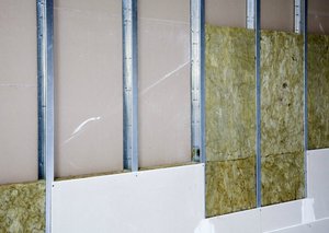 Hogyan válasszuk ki a szigetelés a falak a lakásban a legjobb minőségű anyagokból, előkészítése, telepítése beltéri