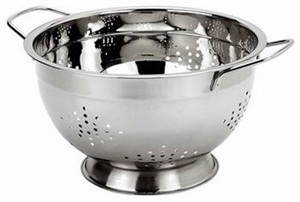 Mivel a szó helyesen van írva - colander (szűrővel) Mivel a szó helyesen írta - tésztaszűrő