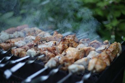 Főzni nyárs sertés, bárány, csirke a grill