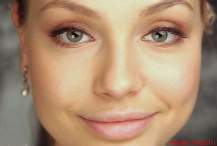 Hogyan kell csinálni smink Angelina Jolie lépéseket (Angelina) Hogyan kell csinálni smink Angelina Jolie lépések