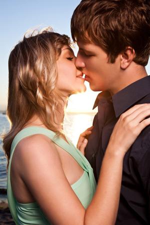 Hogyan kell csókolni az első alkalommal tanácsok fiúk és lányok