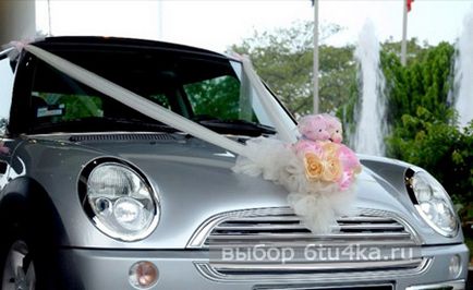 Hogyan lehet díszíteni egy esküvői autó, és a példák a fotó