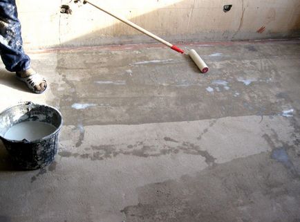 Hogyan öntsük a önterülő padló megfelelően töltse ki a padlót a kezüket egy lakásban, hogyan kell tenyészteni