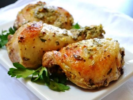 Kategória csirke, egyszerű receptek a sütőben fotókkal
