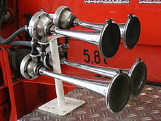 Horn (eszköz) - a (kürt) Horn (eszköz) - van