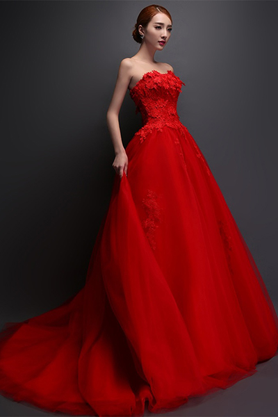 Red esküvői ruha menyasszony vibráló és szenvedélyes