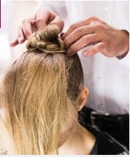 Divatos frizurák vékony és ritka hajápolás szabályokat, lehetőségeket cölöpökön, fotó és videó