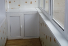 Fejezd be a loggia műanyag panelek erkély kezét, lépésről lépésre a bőrön, és videó (trim) Fejezd be a loggia műanyag panelek erkély kezét, lépésről lépésre a bőrön, és videó