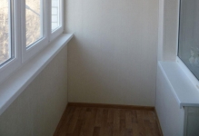 Fejezd be a loggia műanyag panelek erkély kezét, lépésről lépésre, a berendezés, video és (műanyag) Fejezd be a loggia műanyag panelek erkély kezét, lépésről lépésre a bőrön, és videó