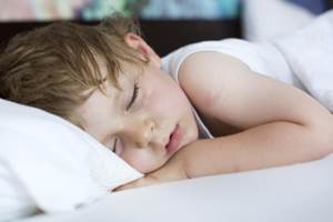 Miért a gyermek alszik rosszul éjjel okok és segítség