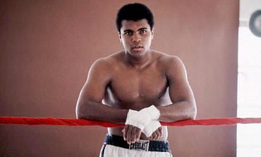 Lebegés, mint a pillangó, és csíp, mint a méh, hogy Muhammad Ali 70 éves! (Fotó)