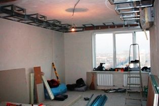 Javításokat a lakásban, hogy a saját, vagy hívja a szakértők (a) Javításokat a lakásban, hogy a saját, vagy hívja a szakértők