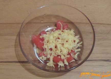 Saláta recept, csirke, sajt és paradicsom