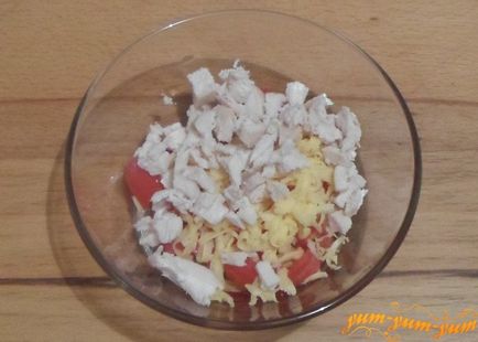 Saláta recept, csirke, sajt és paradicsom