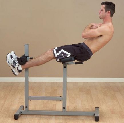 Roman szék gyakorlat futópad, nyomja up, hyperextension (sajtó) Roman szék gyakorlat futópad, nyomja up, hyperextension