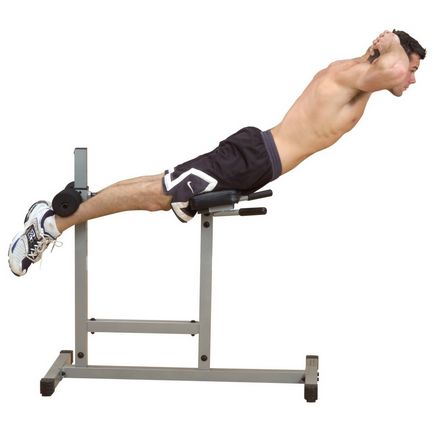 Roman szék gyakorlat futópad, nyomja up, hyperextension (szimulátor) Roman szék gyakorlat futópad, nyomja up, hyperextension