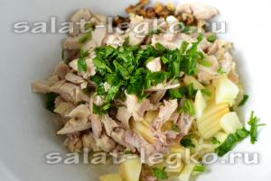 Saláta csirke, zeller és alma recept egy fotó