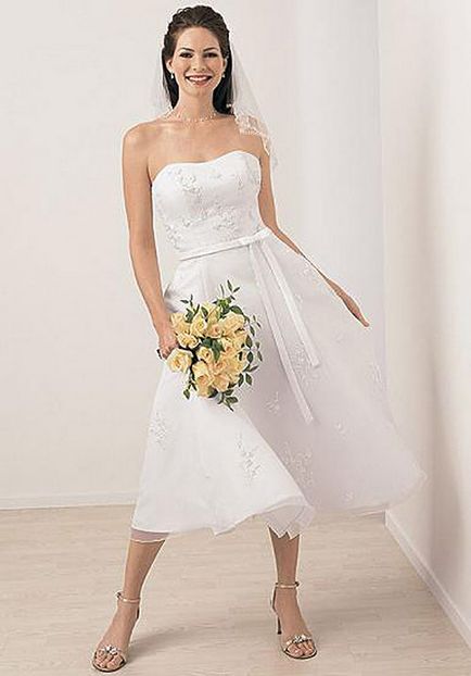 Stílusú menyasszonyi ruha egy fotó és leírás