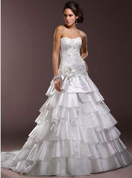 Stílusú menyasszonyi ruha egy fotó és leírás