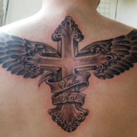 Kereszt tetoválás értelmében - a szó egy szimbólum, a lányok és fiúk