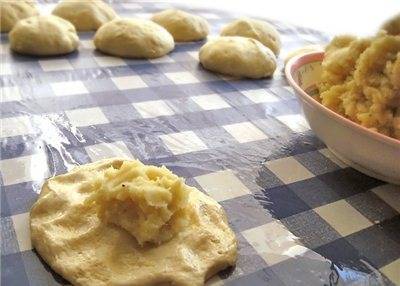 A tésztát sütemény burgonyával - lépésről lépésre recept fotó (receptek) A tésztát sütemény burgonyával - lépésről lépésre recept fotók