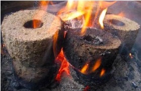 Üzemanyag brikett fűrészpor saját kezűleg, brikettek gyártásához, rögtönzött sajtó fűrészpor (pellet) Üzemanyag brikett fűrészpor saját kezűleg, brikettek gyártásához, rögtönzött sajtó fűrészpor