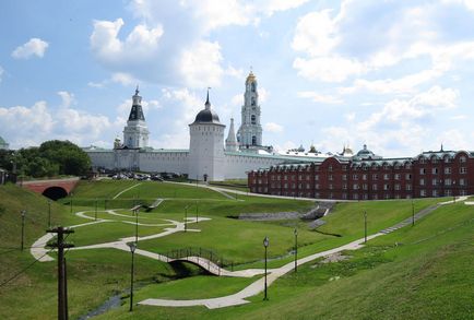 Trinity-Sergius Lavra templomok és szent helyek, hogyan juthatunk el oda, és mit kell látni Sergiev Posad, ötletek