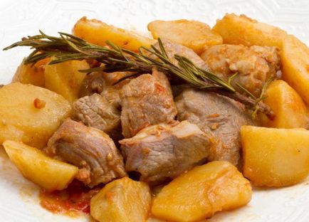 Sült krumpli hússal - új és hagyományos receptek