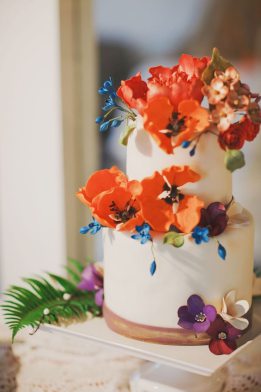 A trend a menyasszonyi torta dekoráció virágok