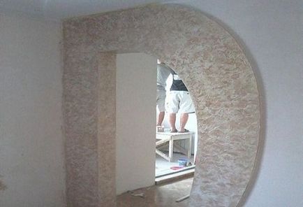 Как да се украсяват арката на сухото строителство в апартамента