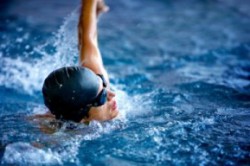 Полезният плуване за мъже и как да се обучават