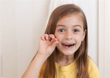 Какво да правим с дете отпадна бебешки зъби - знаците и приказки