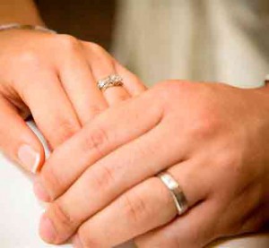 Какво прави един венчален пръстен на лявата си ръка