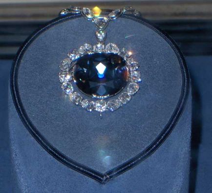 Какво е теглото в карати на въздействието върху стойността на един диамант, бижутер
