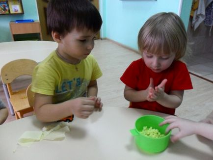 Деца Апликация Деца Апликация