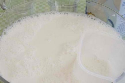 Домашно кисело мляко и извара в кисело мляко