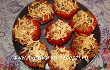 Пълнени домати в рецептата на фурна със снимка