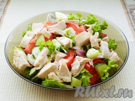 Гръцка салата с пиле - рецепта със снимки