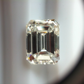 Подобно на диаманти се различават по форма нарязани на снимки и видеоклипове, както и вида на обработка на диаманти Група
