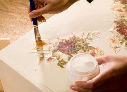Как да обновя стара маса и го украсяват със собствените си ръце