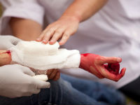 Как да се спре кръвта от пръста, когато кървенето спре от само себе си