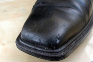 Как да се почисти кожени обувки
