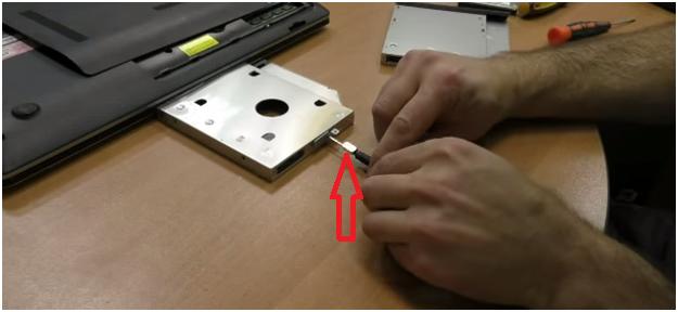 Как да се сложи втори твърд диск в лаптопа, вместо оптичното устройство