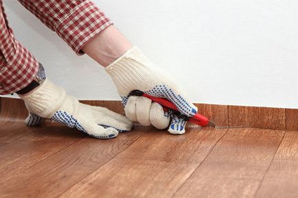 Как да се сложи балатум върху дървена или бетонова плоча