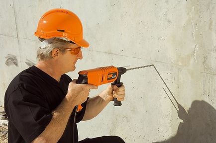 Как да пробия дупка в бетонна стена тренировка