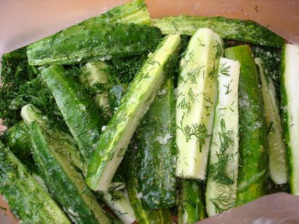 Как да се готви солени краставици бързо