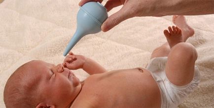 Как да се измие носа бебета у дома - как да се мият правилно (видео)
