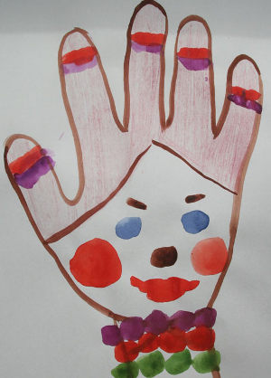 Как да нарисувате дланите на бебето личен опит