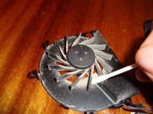 Как да разглобявате Acer 5742g (5742) и чисти от прах