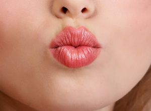 Как да направите устните си червено червило, без практически съвети